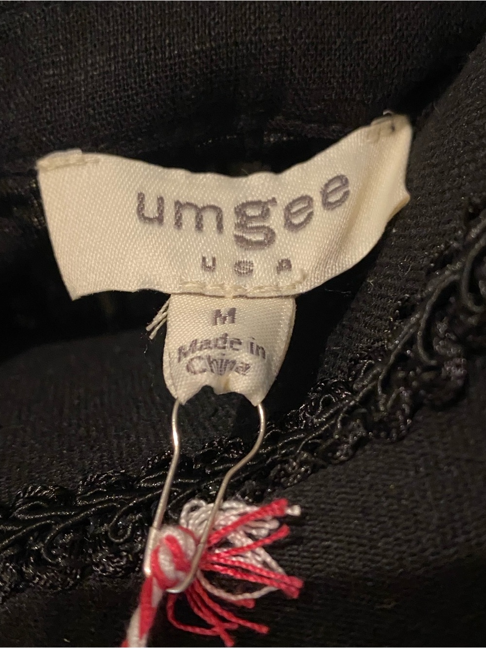 Umgee Black Embroidered Puff-Sleeve Linen blend Top. NWT Sz Medium PTP 20. - Picture 2 of 4